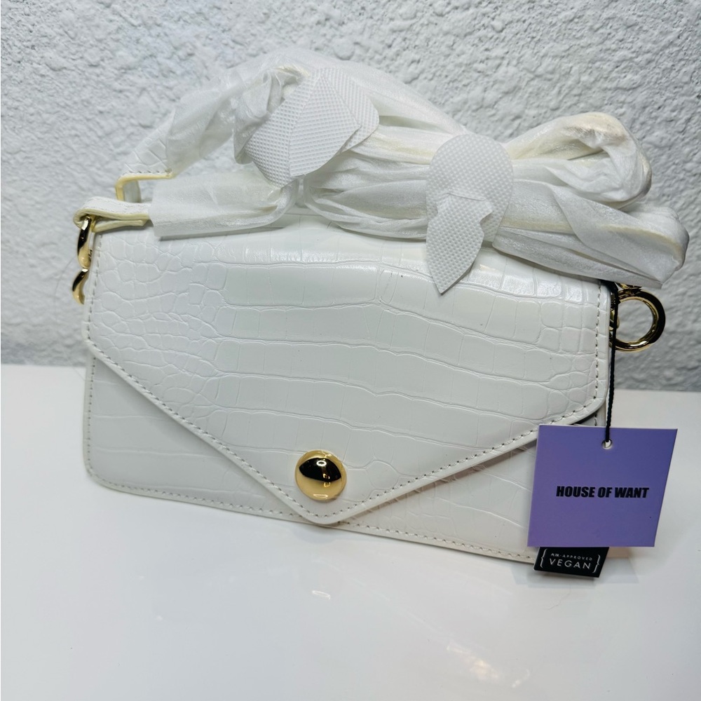 House of Want Elegant White Crossbody Bag